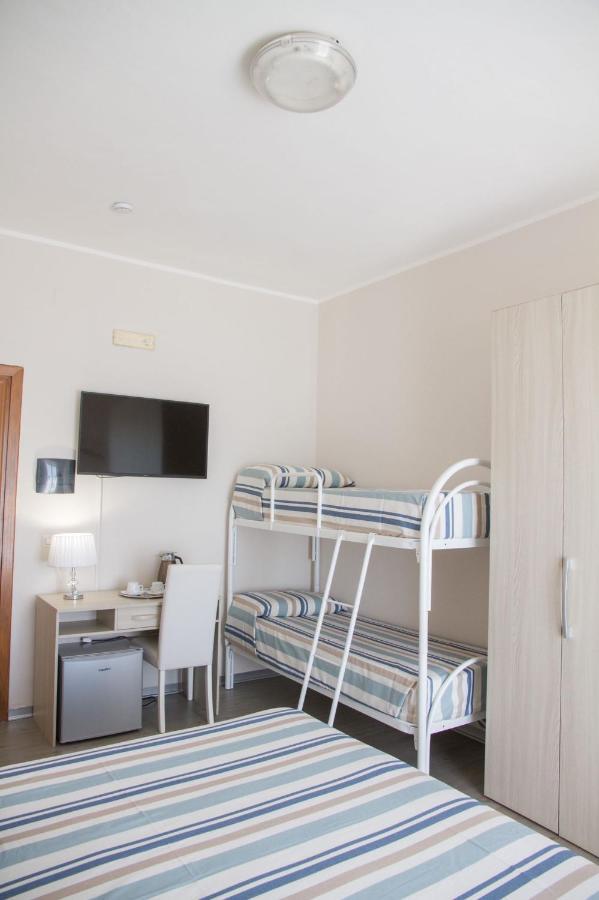 Bluriva Hotel Cirò Marina Buitenkant foto